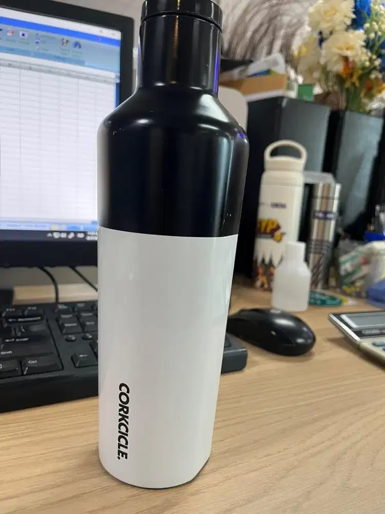 corkcicle masih bagus banget 475ml 16oz.