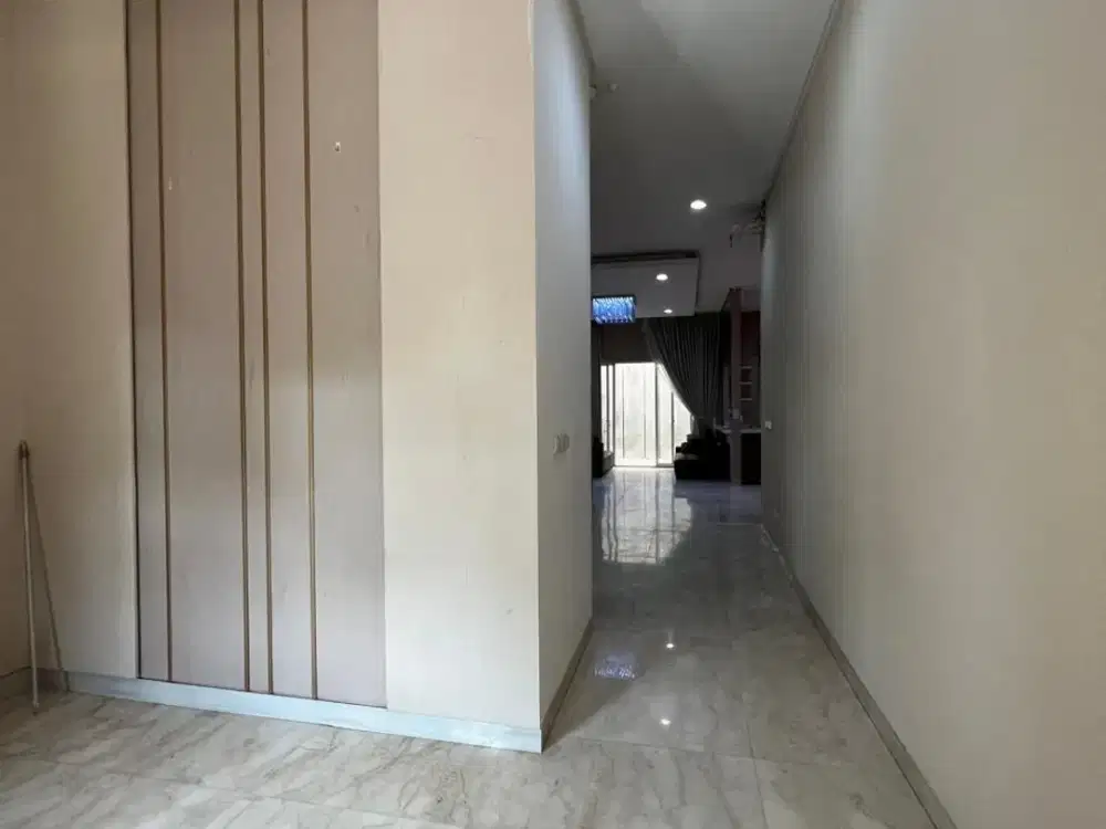 Dijual cepat dan di sewakan cepat rumah crown golf pik 1 hadap selatan
