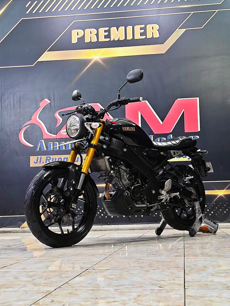 Yamaha XSR 155cc black Glosy Km.24rb muls gold. Anugerah motor rungkut