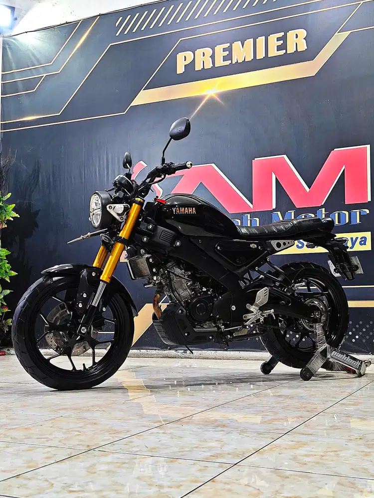 Yamaha XSR 155cc black Glosy Km.24rb muls gold. Anugerah motor rungkut