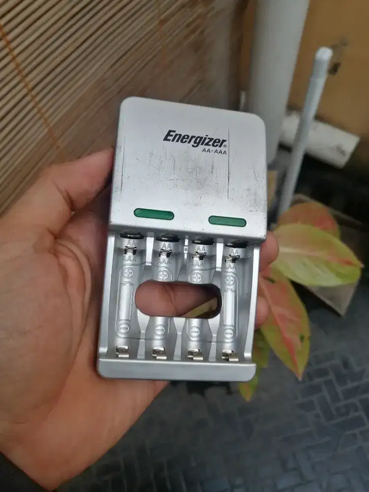 Charger cas baterai energizer