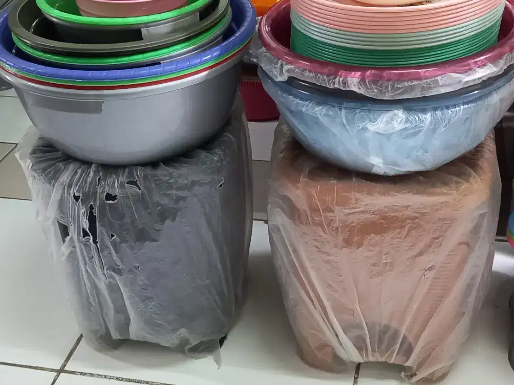 TEMPAT SAMPAH INJAK BAHAN ROTAN PLASTIK