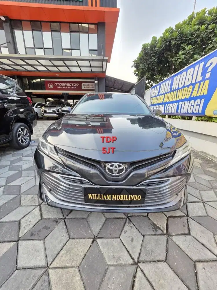 Toyota Camry V 2.5 Hybrid Matic Tahun 2021 Kondisi Mulus Terawat