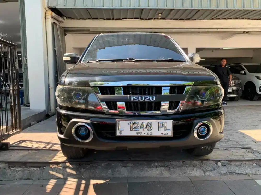 Isuzu Panther LV MT DP minim 30jt