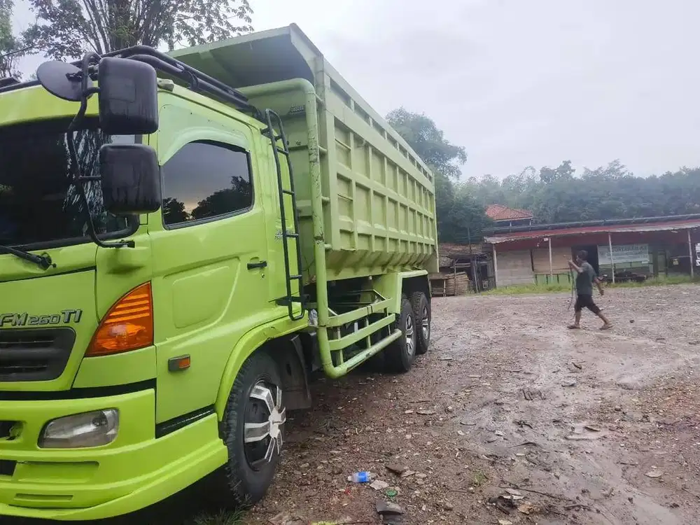 Hino RM 260 TI 2014 – Armada Dump Truck Siap Kerja OTR 525JT