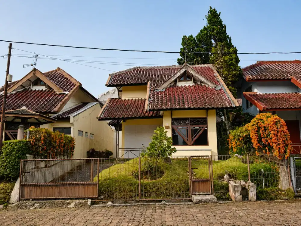 Villa 2 Lantai Dijual di Pacet Sindanglaya - Nyaman & Strategis