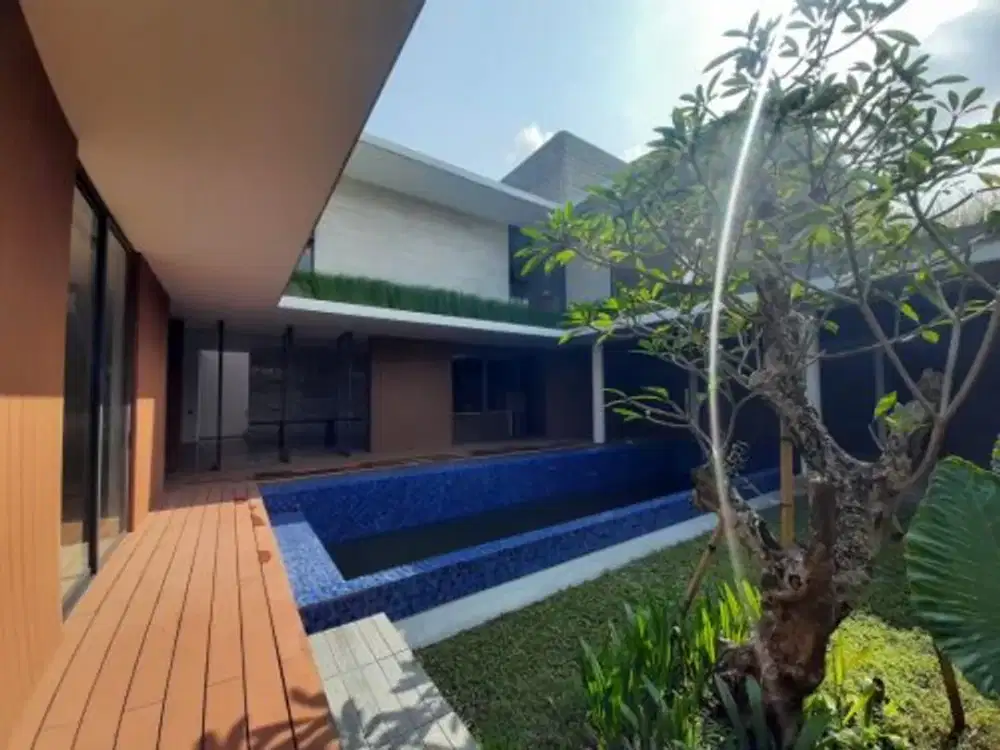 Rumah Mewah Ada Kolam Renang Di Gajah Mungkur A5775