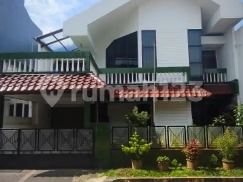 Rumah 5 Kamar di Intercon Jakarta Barat