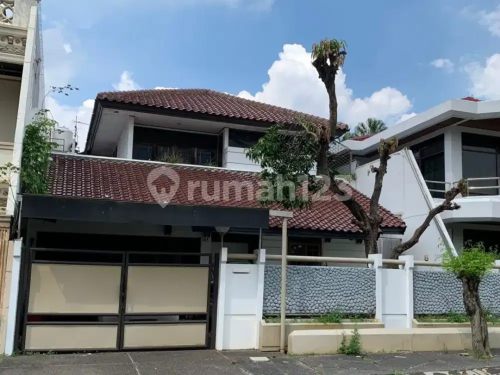 Rumah, 2 Lantai di Intercon Kebon Jeruk