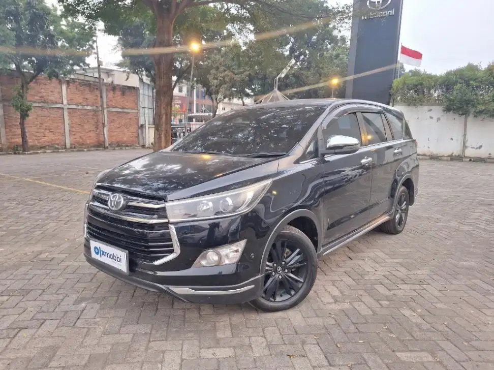 LOW DP Toyota Kijang Innova 2.4 Venturer Solar-AT 2019 UOC
