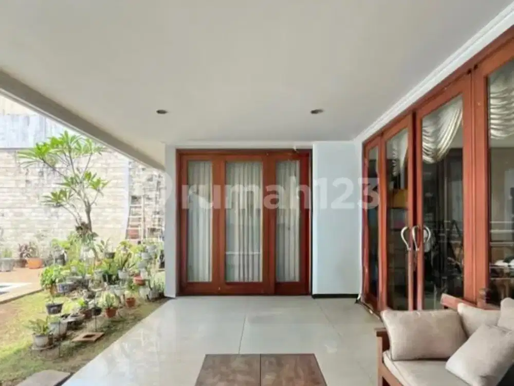 Rumah Bagus Ada Kolam Renang di Radio Dalam, Kebayoran Baru