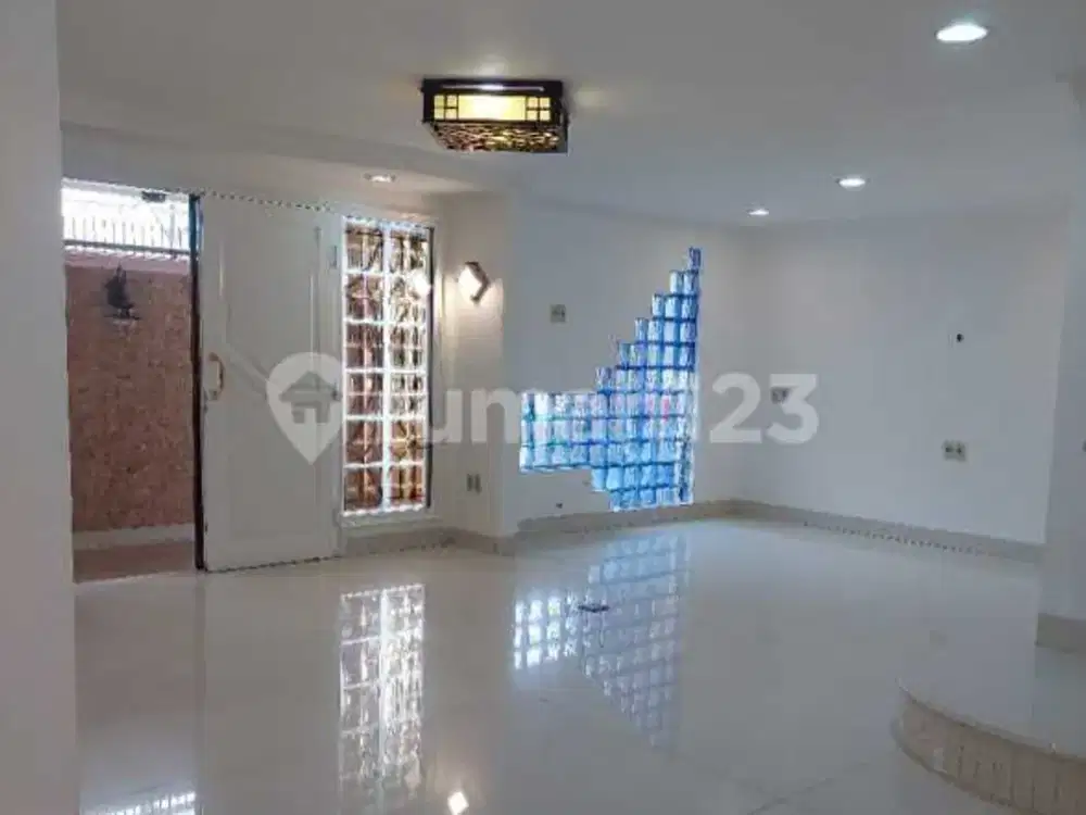 Rumah Hook di Tanjung Duren, Jakarta Barat