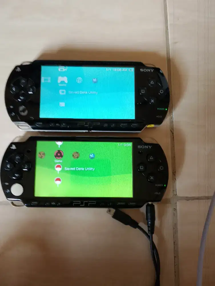 psp 2unit seri 1000 & 2000 kondisi nyala normal