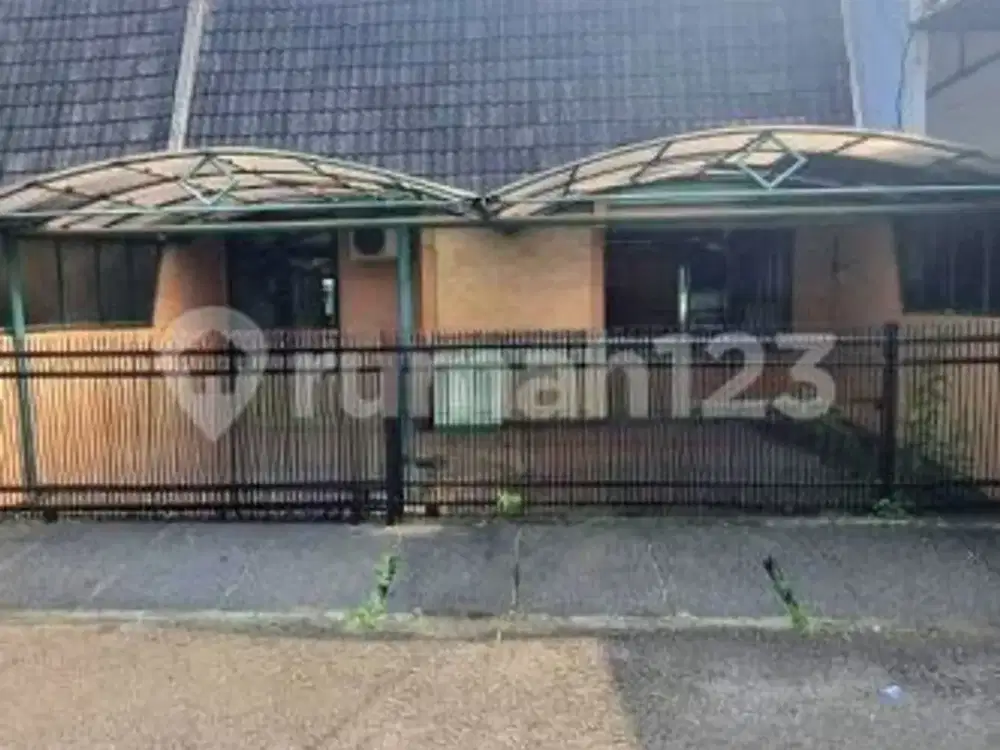 Rumah di kompleks Alfa Indah, Joglo, Jakarta Barat