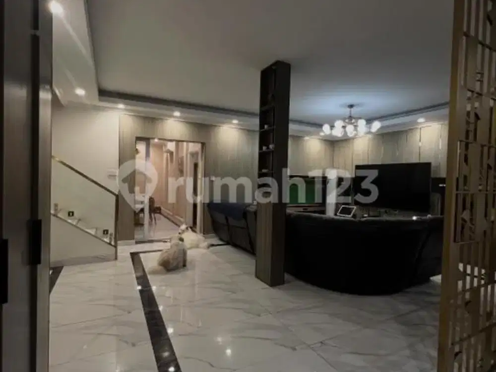 Rumah Keren Siap Huni di Puri Mansion, Jakarta Barat
