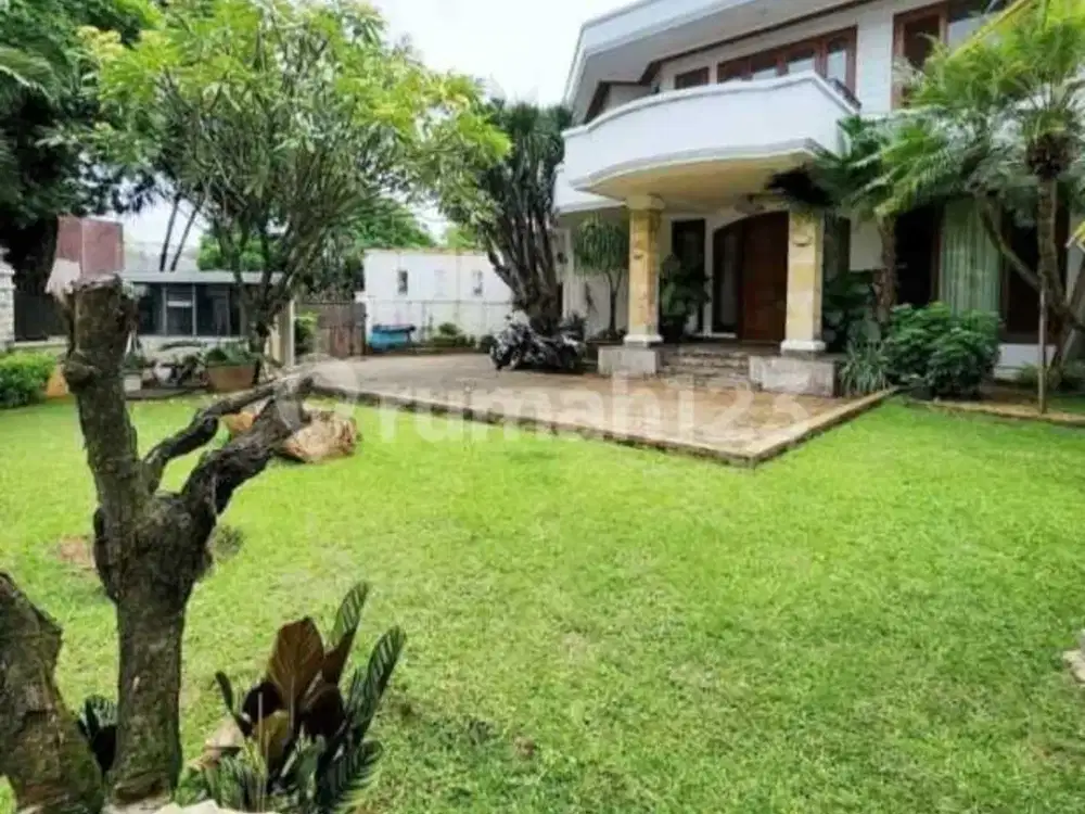 Rumah Mewah dengan Kolam Renang di Pondok Indah, Jaksel