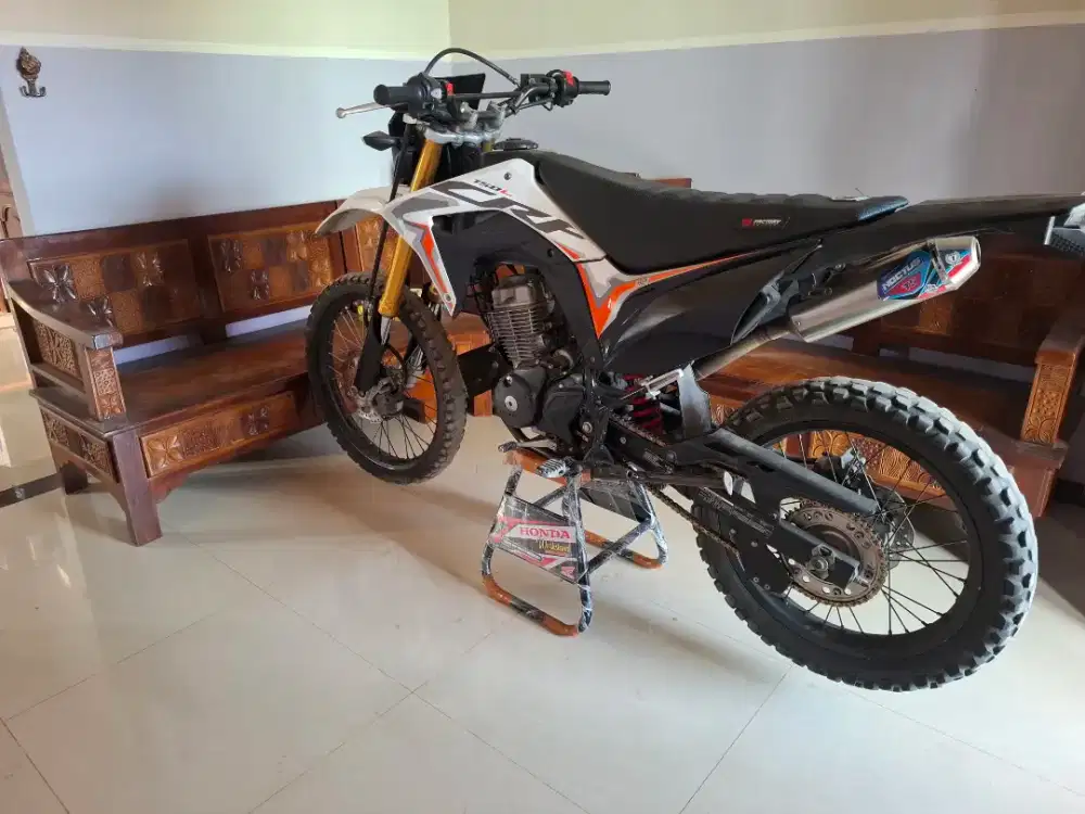 di jual motor crf 150L tahun 2023