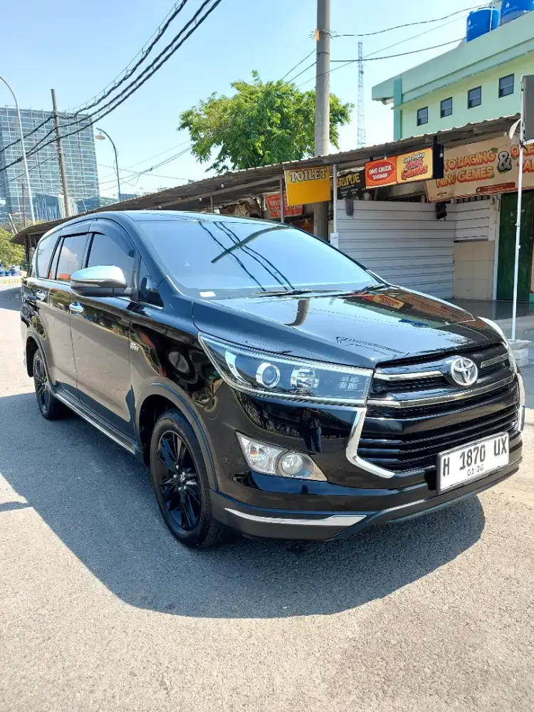 Toyota Innova 2.0 Venturer bensin AT 2020