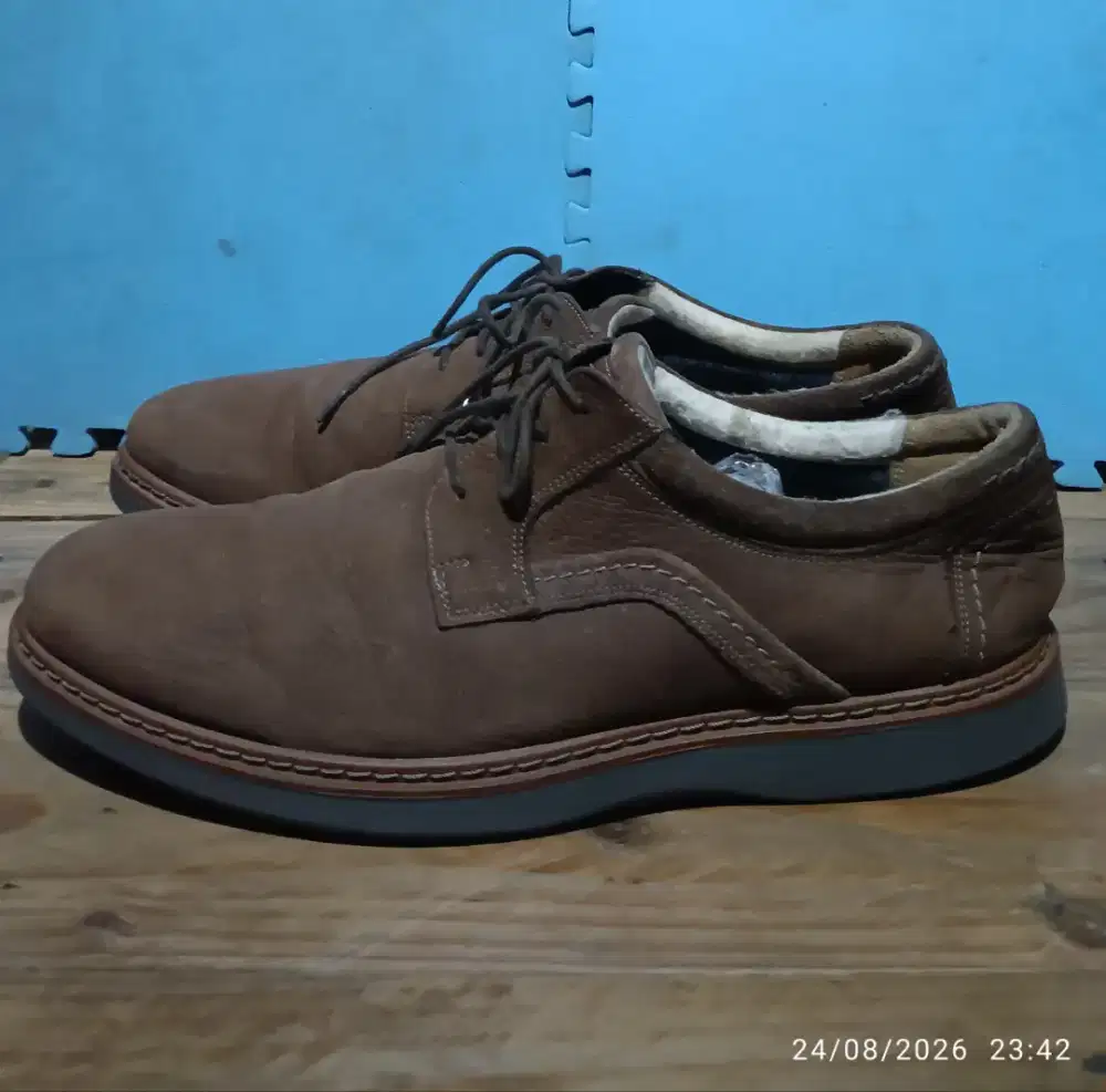 Sepatu Kulit Clarks