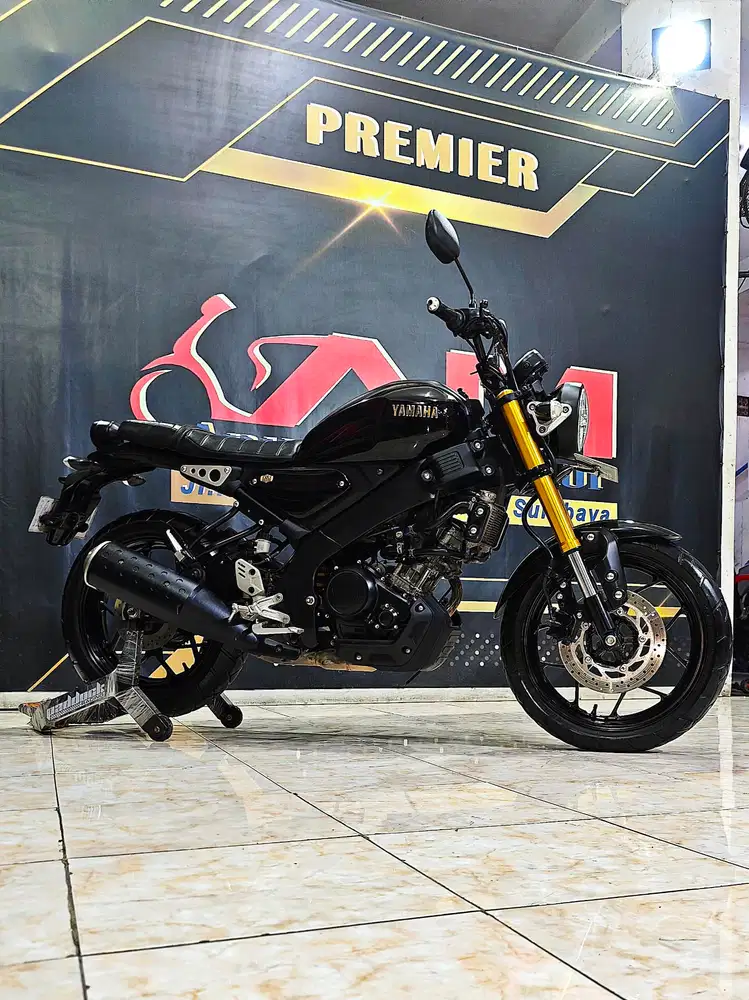 Yamaha XSR 155cc black Glosy Km.24rb muls gold. Anugerah motor rungkut