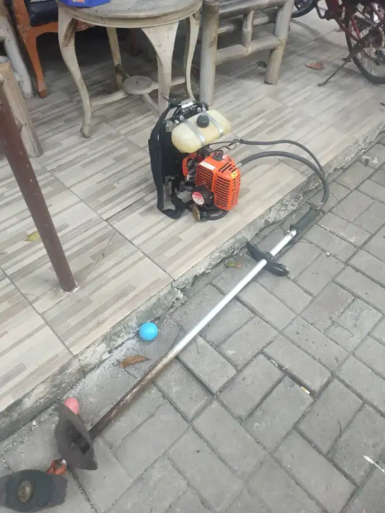 Mesin potong rumput