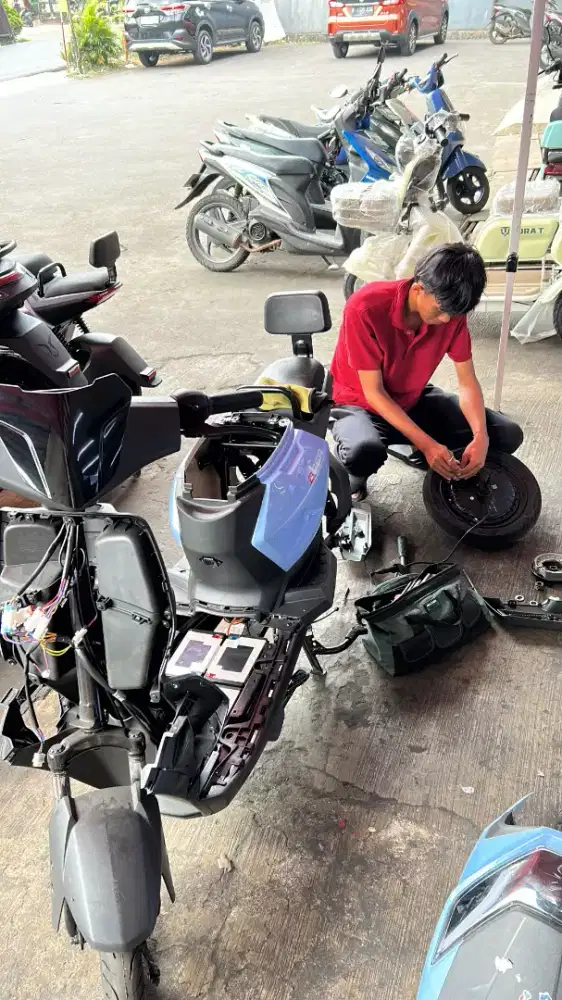 Service motor listrik dan sepeda listrik