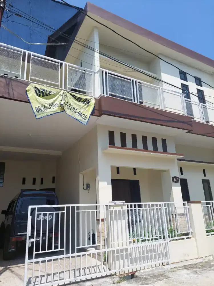 DISEWAKAN RUMAH 2 LANTAI COLOMADU SOLO RAYA