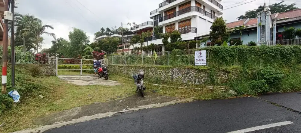 Villa lama Prigen hitung tanah Murah