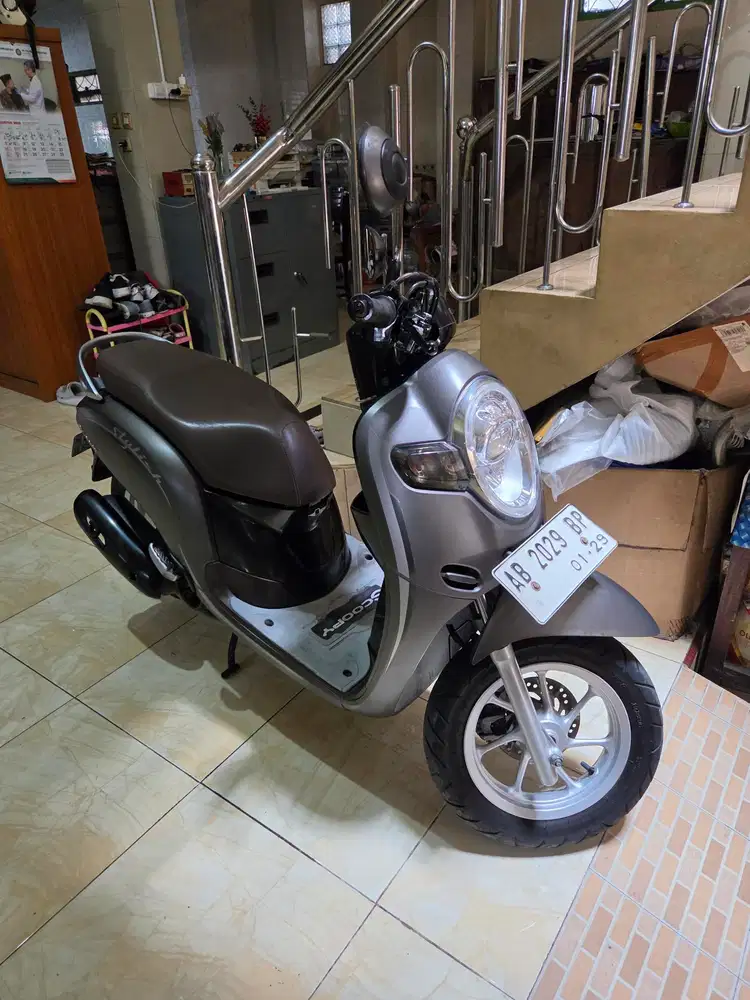 Scoopy brown 2019 Gbm kredit // tunai