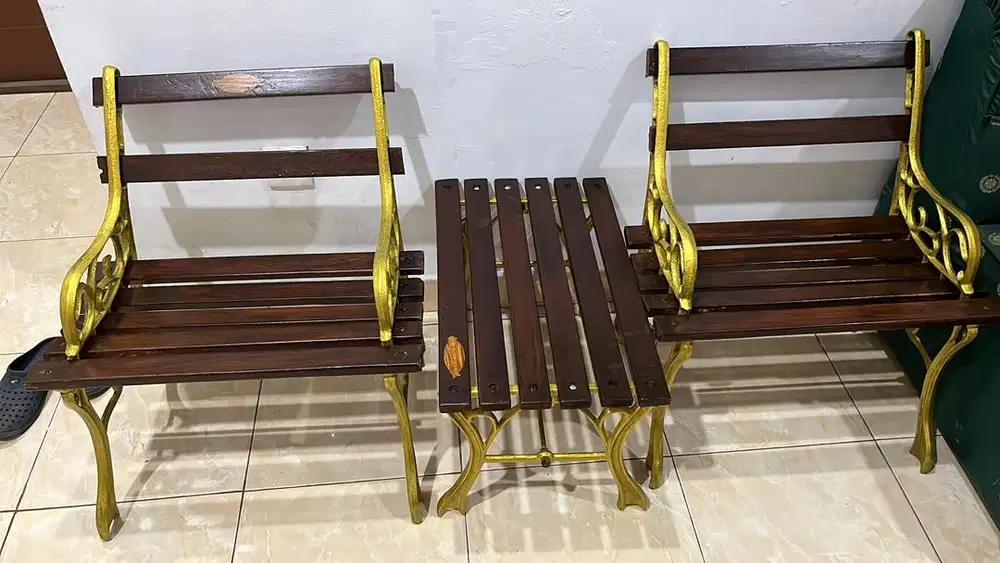 Kursi besi kayu taman