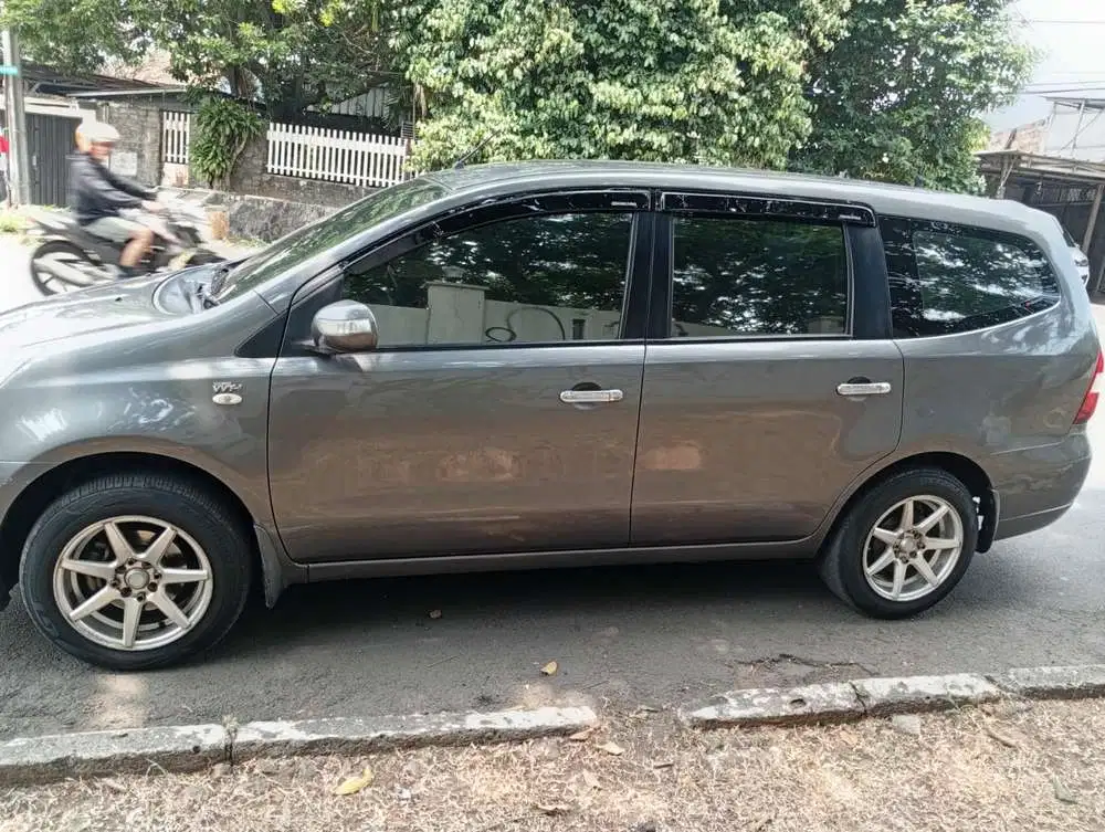 Nissan Grand livina 2012 Bensin