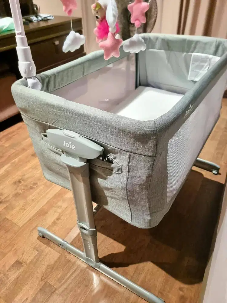 Joie Baby Bassinet crib Roomy Glide