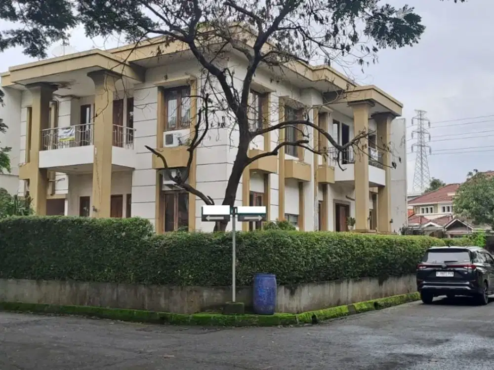 Dijual Rumah Posisi Hoek di Palem Semi Karawaci, Tangerang