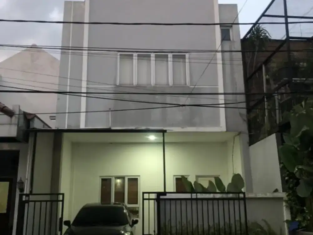 Dijual Rumah 3,5 Lantai di Regency Melati Mas, Tangerang Selatan