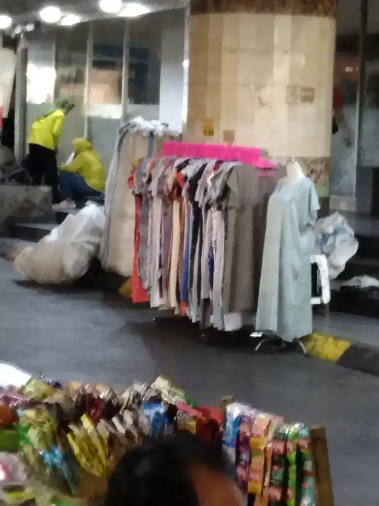 Di cari kariawan laki2 yg masih singgel buat jagain lapak daster
