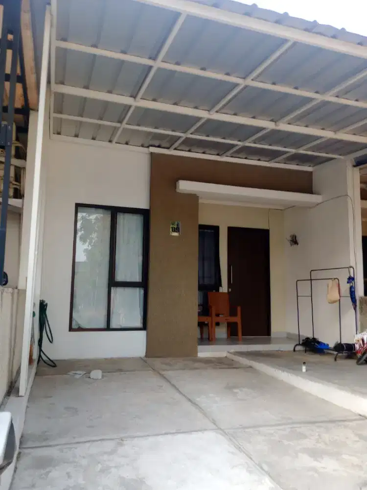OVER KREDIT RUMAH SEPATAN – DEKAT KOLAM RENANG