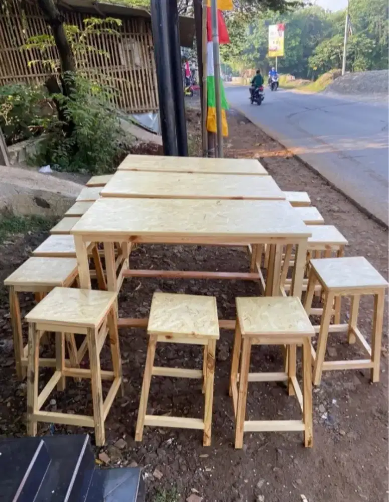 Meja makan serbaguna
