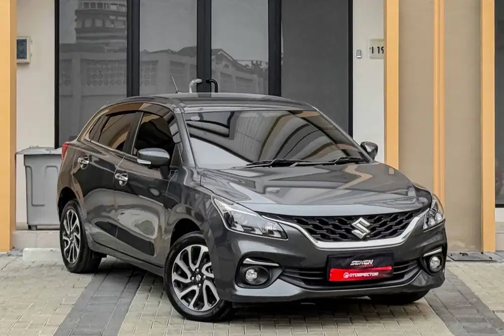 Suzuki Baleno 1.5 Hatchback AT Matic 2024 Abu Abu Metalik.