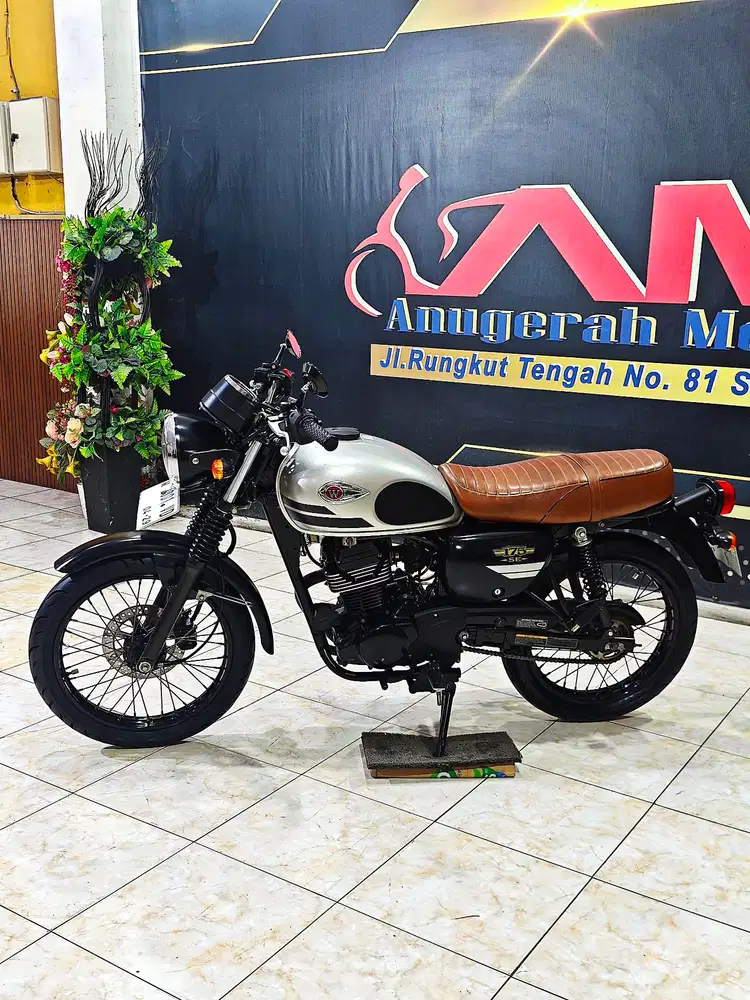 W175 SE Retro clasic Silver Matte 2019 mantul.Anugerah motor rungkut