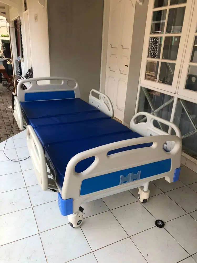 BED PASIEN 3 CRANK ELEKTRIK