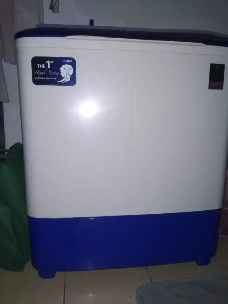 Mesin cuci merk aqua