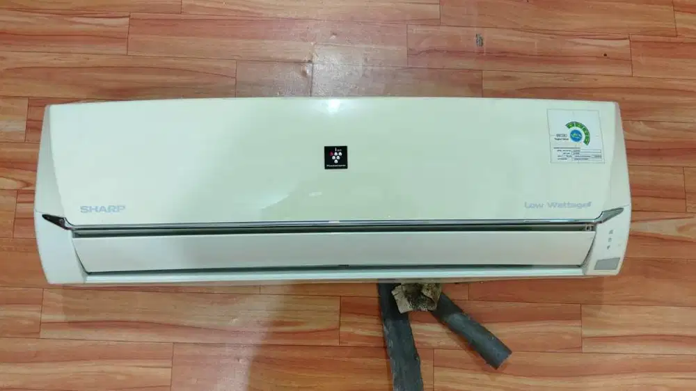 AC Sharp Low Watt Second 1PK (Kondisi Bagus)