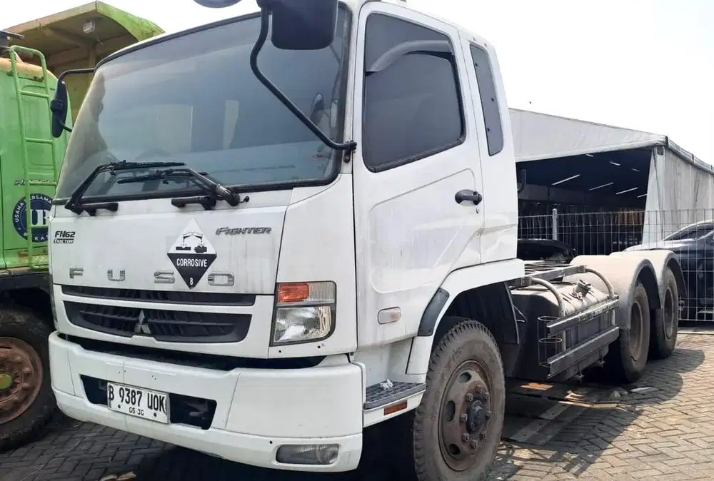 12ribuKM MURAH Mitsubishi Fuso tronton 6x4 tractor head 2021 trailer