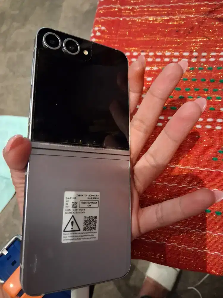 Dijual SAMSUNG GALAXY Z FLIP6