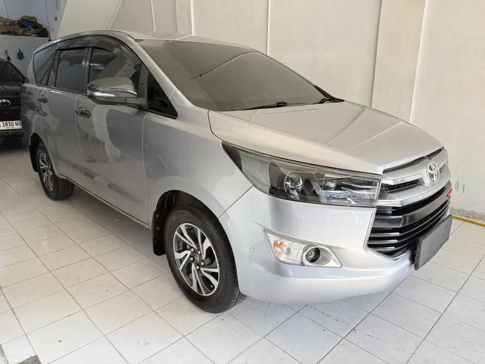 Innova 2.4 V Manual Diesel 2017 Silver