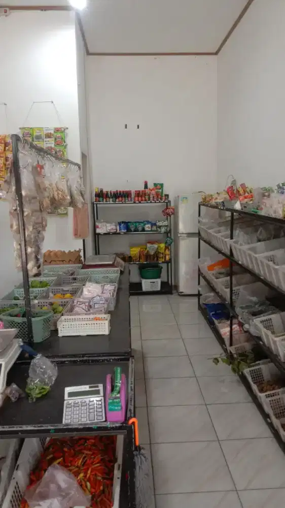 Di butuhkan karyawan untuk posisi jaga warung sayur di utamakan wanita