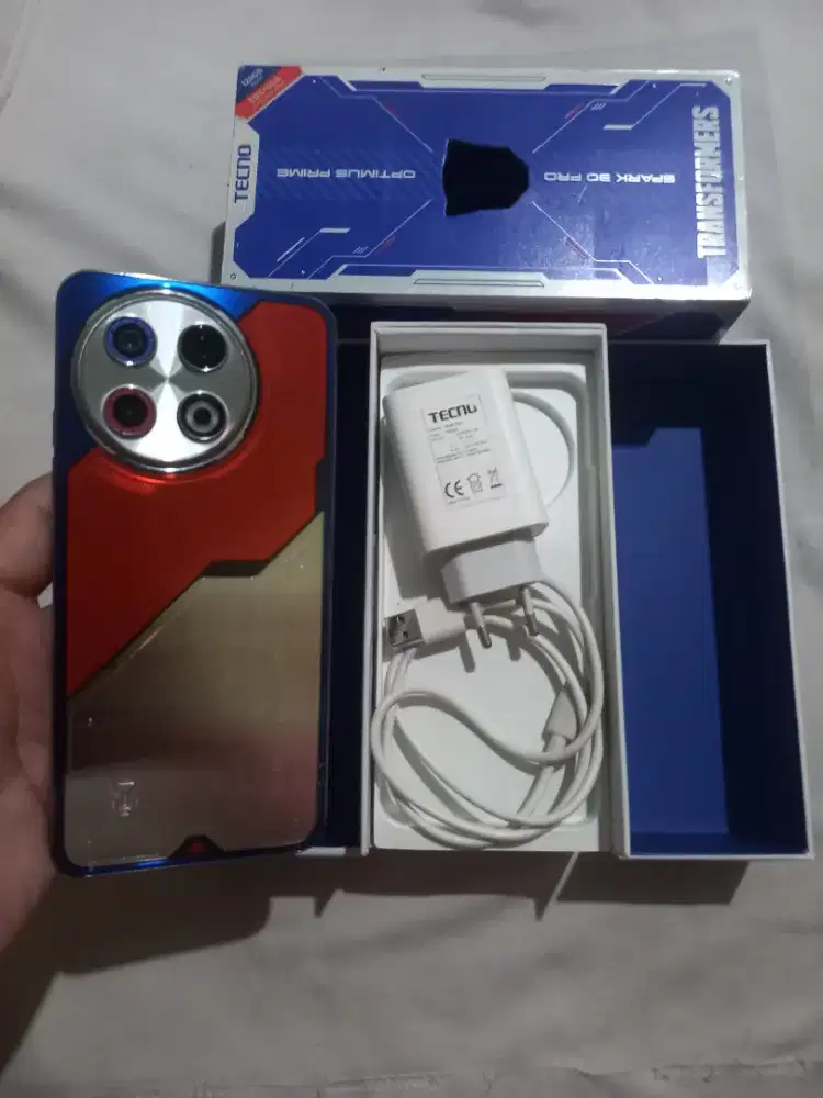 Tecno spark 30 pro (8/128) transformer edition