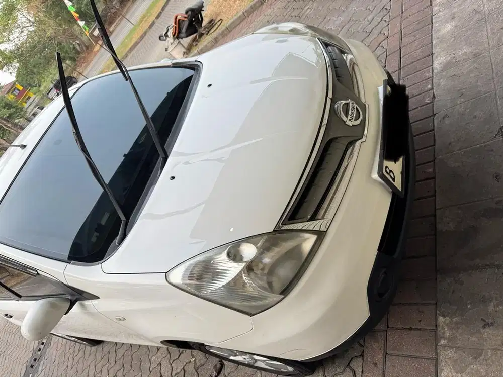 Grand livina sv matic 2012 putih at dp 10jt murah xv