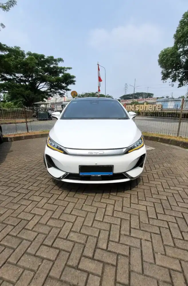 BYD M6 SUPERIOR CAPTAIN SEAT PUTIH 2024