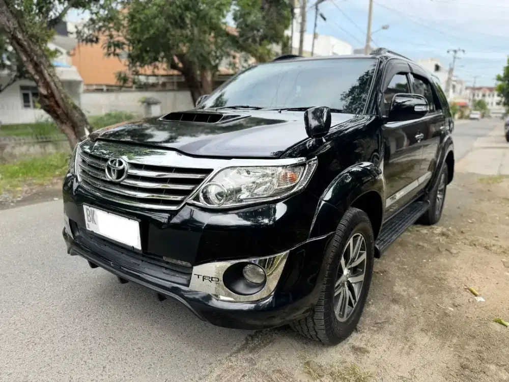 Toyota Fortuner VNT TRD Manual 2015 Hitam 2014 Pajero 2013